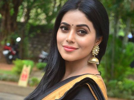 ഇത് കരിയര്‍ ബ്രേക്കാകും, ഷംന കാസിമിന്റെ 'മാരക' അഭിനയവുമായി സവരക്കത്തി ട്രെയിലറെത്തി; കാണൂ