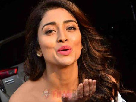 സ്വയം പിടിച്ചു നില്‍ക്കാനുള്ള പിടിവള്ളിയും ഇല്ലാതാക്കി, ഈ ചതി ശ്രിയ ശരണിനോട് വേണ്ടായിരുന്നു