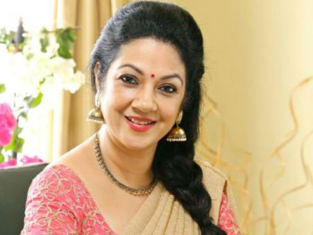 ഏദന്‍ പൂവേ കണ്‍മണി പാടി ശാന്തി കൃഷ്ണ: വീഡിയോ കാണാം