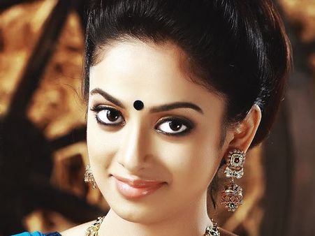 Gauthami Nair: ദുല്‍ഖറിന്‍റെയും ഫഹദിന്‍റെയും നായികയ്ക്ക് രണ്ടാം റാങ്ക്, സന്തോഷം പങ്കുവെച്ച് ഗൗതമി!