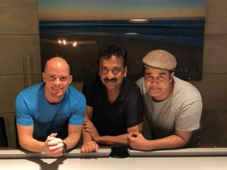 Odiyan: ഒടിയനെക്കാണാന്‍ ഹ്യൂമേട്ടനുമെത്തി, ലാലേട്ടനെ കണ്ട സന്തോഷത്തില്‍ ഹ്യൂം പറഞ്ഞത്? കാണൂ!