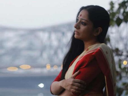 നിന്റെ ചിരിയിൽ കാണാം പ്രണയം, കണ്ണുകളിൽ കാണാം വിരഹം, ഏകാകിയായ ചാരുലത, വീഡിയോ കാണാം