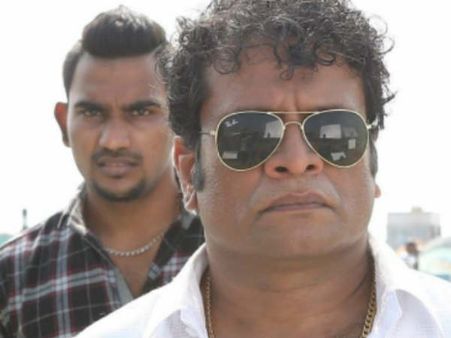 ഇതൊരു ഒന്നൊന്നര കണ്ണടയാണ് മക്കളെ! ഇതു വച്ചാൽ പലതും അറിയാം, വാലില്ലാ കണ്ണട പങ്കുവെച്ച് ഹരീഷ്