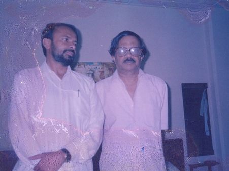 ഒരു ചെറുപുഞ്ചിരിയുമായി എംടിയും കൂടെ ജോണ്‍പോളും! ഓര്‍മ്മകളിലൂടെ എംസി രാജനാരായണന്‍!