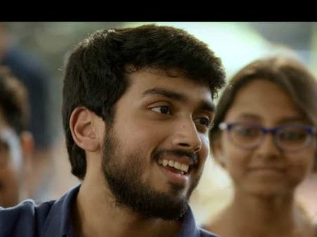 പൂമരത്തിന്റെ റിലീസ് മാറ്റിവയ്ക്കാൻ കാരണം ഇതായിരുന്നോ? യു സർട്ടിഫിക്കറ്റ്! ചിത്രം അന്നു തന്നെയെത്തും