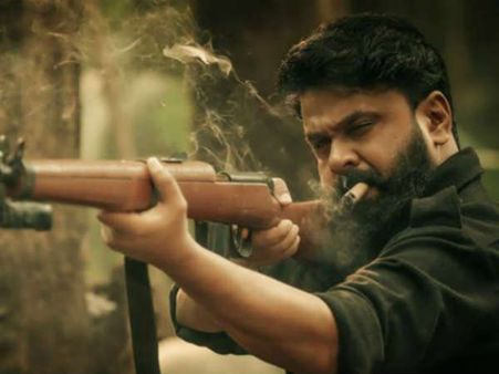 വീണ്ടും പ്രേക്ഷകരെ ഞെട്ടിച്ച് ദിലീപ്!! കമ്മാരസംഭവം ടീസർ ഒരു സംഭവം തന്നെ.... വീ‍ഡിയോ കാണാം