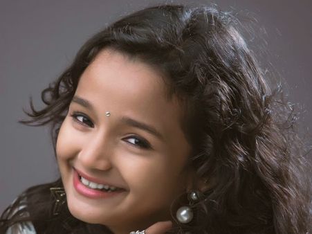 meenakshi: മീനാക്ഷി വാഹനമോടിച്ചത് എങ്ങനെ നിയമലംഘനമാകും!! ആരാധകർ പറയുന്നതിങ്ങനെ...