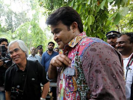 മമ്മൂട്ടിക്ക് പിന്നാലെ മോഹന്‍ലാലിന് അടുത്തേക്ക്, ഒടിയനെക്കാണാനെത്തിയ നിക് ഉട്ട്, ചിത്രങ്ങള്‍ വൈറല്‍!