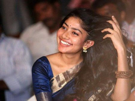 അനാവശ്യ വിവാദങ്ങളിലൊന്നും ഇനിയില്ല, സായി പല്ലവിയെ അഭിനന്ദിച്ച് സിനിമാലോകം, തീരുമാനത്തിന് പിന്നില്‍?