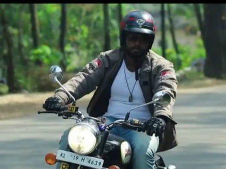 പ്രണയമെങ്കിൽ പ്രണയം ഇതാണ്, ‌അവളെ തേടി... പാട്ട് കാണാം