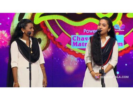 വിമന്‍സ് ഓണ്‍ലി മിമിക്‌സ് പരേഡുമായി വേദിയെ പുളകം കൊള്ളിച്ച് പെണ്‍തരികള്‍, വീഡിയോ വൈറല്‍!