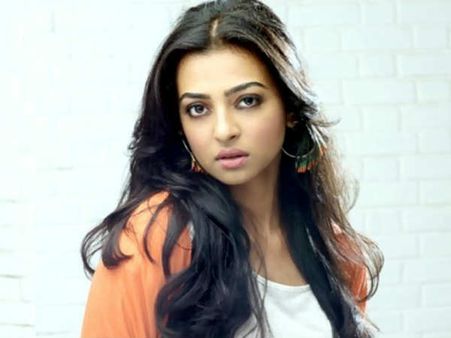 നമ്പർ പോലും കയ്യിൽ ഇല്ലായിരുന്നു, വിവാദ നായകനെ കുറിച്ചുള്ള വെളിപ്പെടുത്തലുമായി രാധിക ആപ്തെ!!