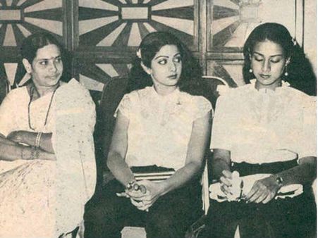 അവസാന സമയത്ത് ശ്രീദേവിക്കൊപ്പമുണ്ടായിരുന്ന സഹോദരിയുടെ മൗനത്തില്‍ സംശയവുമായി ആരാധകര്‍!