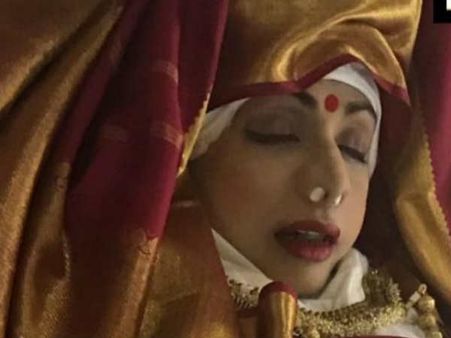 അവസാന യാത്രയിലും സുന്ദരിയായി ശ്രീദേവി! താരത്തെ അണിയിച്ചൊരുക്കിയത് പ്രമുഖ ബോളിവുഡ് നടി
