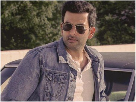 ലൂസിഫറിന് മുന്‍പ് പൃഥ്വിരാജ് ശാസ്ത്രജ്ഞനാവുന്നു? കാളിയൻ, ആട് ജീവിതം തുടങ്ങി അഡാറ് സിനിമകള്‍ വേറെയും!