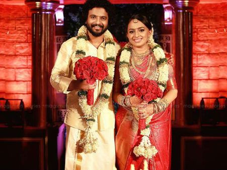 വിവാഹ വേദിയില്‍ കിടിലന്‍ ഡാന്‍സുമായി നീരജിന്റെ എന്‍ട്രി, വീഡിയോ വൈറലാവുന്നു, കാണൂ!