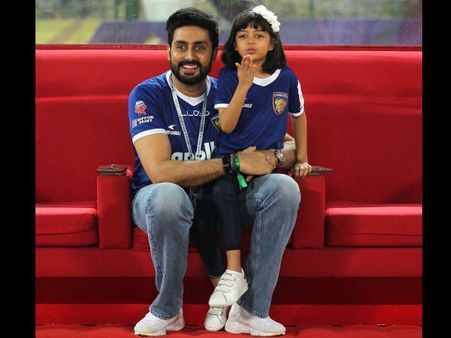 ഷൂട്ടിംഗ് കഴിഞ്ഞ് തിരിച്ചെത്തിയ അഭിഷേകിന് മകള്‍ ആരാധ്യ നല്‍കിയ സര്‍പ്രൈസ്! കാണൂ