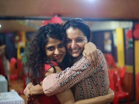 പൂര്‍ണ്ണിമ ബെസ്റ്റ് ഫ്രണ്ടാണ്, ഇന്ദ്രന്‍റെ കുടുംബവുമായി അടുത്ത ബന്ധമുണ്ടെന്ന് മഞ്ജു വാര്യര്‍!