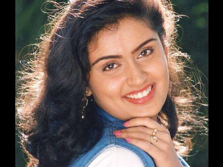 ആലോചനകളൊക്കെ തുടങ്ങി, ഉടന്‍ തന്നെ അത് നടക്കും, വിവാഹത്തെക്കുറിച്ചുള്ള മൗനത്തിന് വിരാമമിട്ട് നന്ദിനി!