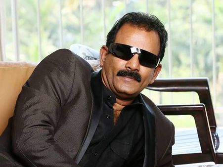 മേജര്‍ രവി സിംപിളാണ്, തന്നെ ട്രോളുന്നവരെ വെടിവെച്ച് കൊല്ലുമോ? ആരാധകരുടെ ചോദ്യത്തിന് കിടിലന്‍ മറുപടി