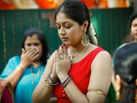 താരവിവാഹത്തിനൊരുങ്ങി ടോളിവുഡ്, മേഘ്‌നയുടെ ഹല്‍ദി ആഘോഷ ചിത്രങ്ങള്‍ വൈറലാവുന്നു, കാണൂ!