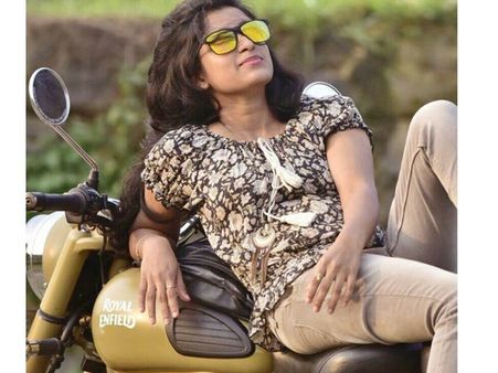 അഡാര്‍ ലവിനും മുന്‍പേ കണ്ണിറുക്കിയിട്ടുണ്ട് അനഘ, 'കിടു'വിലൂടെ മറ്റൊരു നായിക കൂടി തുടക്കമിടുന്നു!