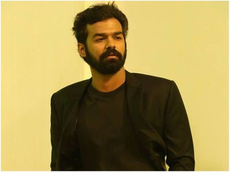 പുരസ്‌കാര വേദിയില്‍ ആരാധകരെ ഞെട്ടിച്ച് പ്രണവിന്റെ ഡ്യൂപ്പ്! വീഡിയോ വൈറല്‍! കാണൂ
