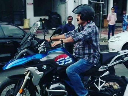 നിങ്ങളിതെന്ത് ഭാവിച്ചാ മമ്മുക്ക? ബൈക്കിലെത്തിയ മെഗാസ്റ്റാറിനെ കണ്ട് അമ്പരപ്പ് വിട്ടുമാറാതെ ആരാധകര്‍!