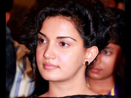 നിങ്ങള്‍ക്ക് ഇവിടെ നീതികിട്ടില്ല! ഇത് കേരളമാണ്! ഇവിടെ ഇങ്ങനെയാണെന്ന് ഹണിറോസ്‌