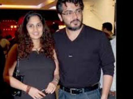 വേദനയെടുത്ത് കരയുന്ന ശാലിനിയെ കണ്ടപ്പോള്‍ സങ്കടമായി, ആ കുറ്റബോധമാണ് പ്രണയമായി മാറിയതെന്ന് അജിത്ത്!