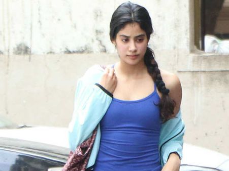 Arjun Kapoor: സെക്സി ലുക്കിൽ ജാൻവി കപൂർ!! വാർത്തയ്ക്കെതിരെ പൊട്ടിത്തെറിച്ച് അർജുൻ കപൂർ