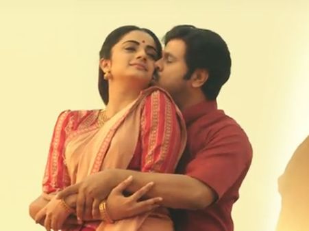 Dileep: ഞാനോ കാറ്റോ ഇരുളുനീന്തി വന്നു... കമ്മാരസംഭവത്തിലെ ആദ്യം ഗാനം! പാട്ട് കാണാം
