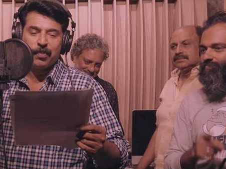 വെറുതെയല്ല മുണ്ടും മടക്കിക്കുത്തി വന്നത്! മമ്മൂക്കയുടെ പാട്ട് സൂപ്പർ ഹിറ്റ്...