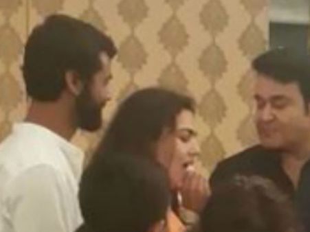 മോഹന്‍ലാലിന് ഷാംപെയിന്‍ തുറക്കാന്‍ പേടി, പുറകില്‍ നിന്ന് പ്രണവിന്റെ പിന്തുണ, പിന്നീട് നടന്നതോ? കാണൂ!