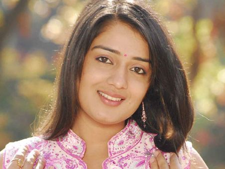 ഖാപ് പഞ്ചായത്തിനെ പോലെ കന്നഡ സിനിമ, ഫഹദിന്‍റെ ആദ്യ നായികയ്ക്ക് വിലക്ക്