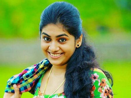 ആ മോഹനവലയങ്ങളിലൊന്നും വീണില്ല!! തന്റെ ആ തീരുമാനം വളരെ ശരിയാണ്- നിമിഷ