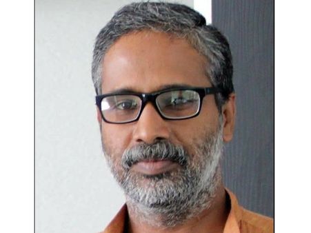 ഇരട്ടജീവിതം നാലാം പ്രദര്‍ശനത്തിനൊരുങ്ങി; സംവിധായകന്‍ സുരേഷ് നാരായണന്‍ സിനിമയുടെ രാഷ്ട്രീയം പങ്കുവെക്കുന്നു
