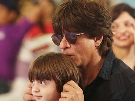 Shahrukh khan: ഷാരുഖാൻ ഇത്ര സിമ്പിളാണോ!! താരത്തെയും മകനേയും കണ്ട് ആരാധകർ ഞെട്ടി!! വീഡിയോ കാണാം