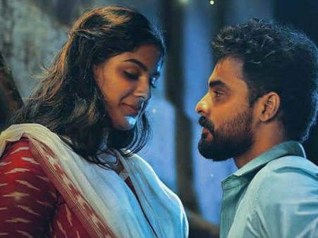 ആദ്യം വലി നിർത്ത് എന്നിട്ട് മതി ഉമ്മ!!l പാട്ട് മാത്രമല്ല രംഗവും കലക്കി, വീഡിയോ കാണാം