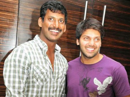 ജാമിയെ വരലക്ഷ്മി പിന്തുണച്ചത് വിശാലിന് ഇഷ്ടമായില്ല? ആര്യയുടെ എങ്കവീട്ടു മാപ്പിളൈയെക്കുറിച്ച് പറഞ്ഞത്