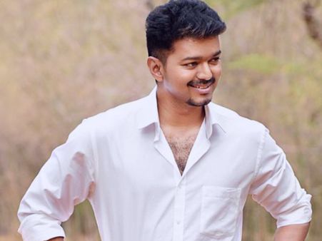 നഗരമധ്യത്തില്‍ ബൈക്ക് സ്റ്റണ്ട് നടത്തി ഇളയദളപതി! വീഡിയോ വൈറല്‍! കാണൂ