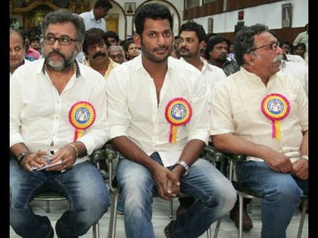 താരസംഘടനയിലെ അസ്വാരസ്യം മുറുകുന്നു? നേതൃത്വത്തിനെതിരെ ആഞ്ഞടിച്ച് സംവിധായകര്‍,!