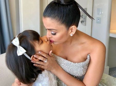 മകളാണെങ്കിലും ചുണ്ടിൽ അങ്ങനെ ഉമ്മ വയ്ക്കാൻ പാടില്ല!! ഐശ്വര്യയ്ക്ക് നേരെ സോഷ്യൽ മീഡിയയിൽ പൊങ്കാല