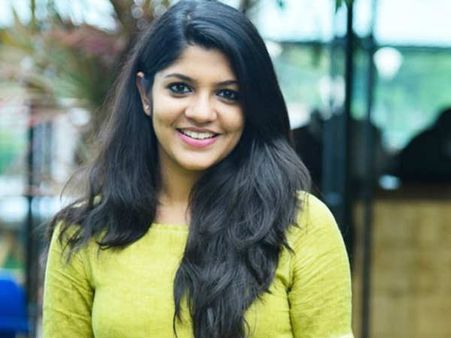 ഓൺലൈൻ നിരൂപണത്തെ കുറിച്ച് ഒന്നും പറഞ്ഞിട്ടില്ല! ഉണ്ടായത് മറ്റൊന്ന്, അപർണ്ണ പറയുന്നതിങ്ങനെ