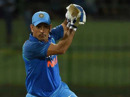 ചാരനാകാൻ ഏറ്റവും നല്ലത് ധോണി!! കാരണം ഇത്? ഐപിഎൽ പ്രീ മാച്ച് ഷോയിൽ നടിയുടെ വെളിപ്പെടുത്തൽ..