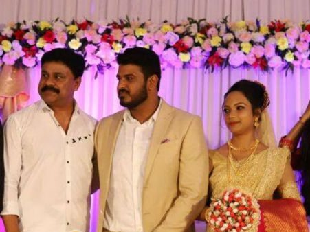 ജനപ്രിയ നായകന്‍ വീണ്ടും സജീവം, ദിലീപ് ബിപിന്‍ ജോര്‍ജ്ജിന്റെ വിവാഹത്തിന് വന്നപ്പോള്‍!!