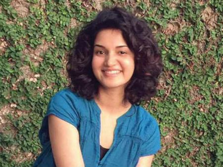 ലാലേട്ടൻ വീഴുന്നതിനും മുൻപ് ഹണി റോസ് പറഞ്ഞത്!! വീഡിയോ കാണാം