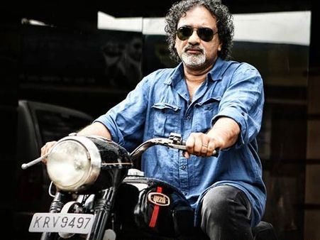 വ്യക്തിയുടെയും സമൂഹത്തിന്റെയും സദാചാരം തീരുമാനിക്കേണ്ടത് ആള്‍ക്കൂട്ടമല്ലെന്ന് ജോയ് മാത്യു..!