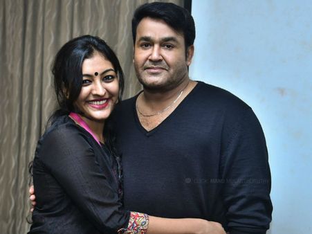 മോഹന്‍ലാലിനെ കണ്ടതും പൊട്ടിക്കരഞ്ഞ് പൃഥ്വിരാജിന്റെ നായിക.. എന്തിന്!!