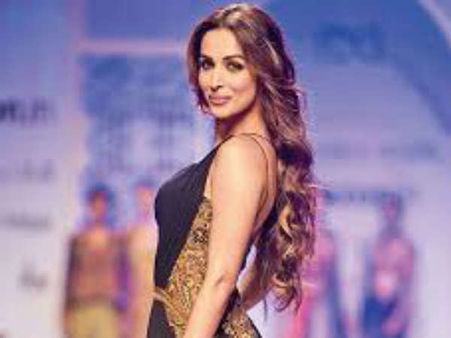 മലൈക അറോറയുടെ വേഷം കണ്ട് ഞെട്ടി!! നിങ്ങൾക്ക് മുതിർന്ന ഒരു മകനില്ലേ!! താരത്തിനെതിരെ സൈബര്‍ ആക്രമണം